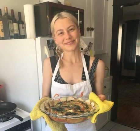 Phoebe Bridgers xxx star image