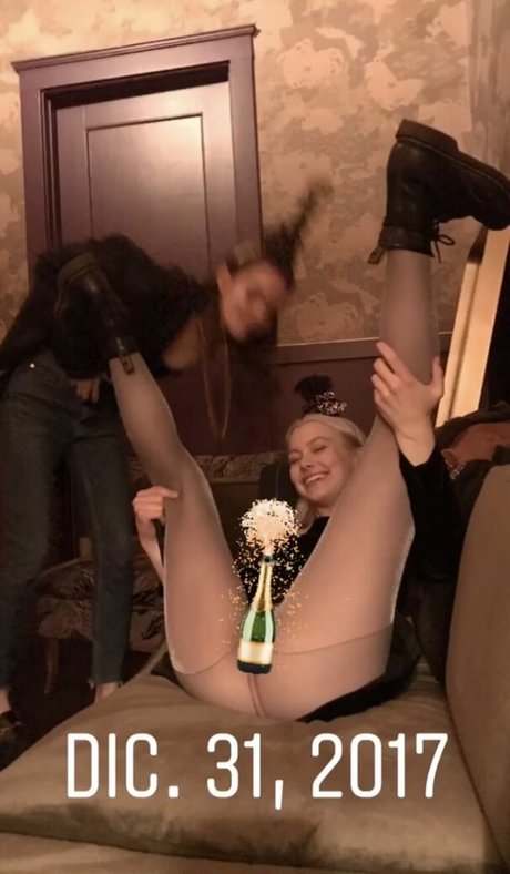 Phoebe Bridgers xxx model gallery