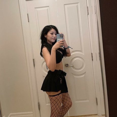 Kang Hee Yoon model nude pics