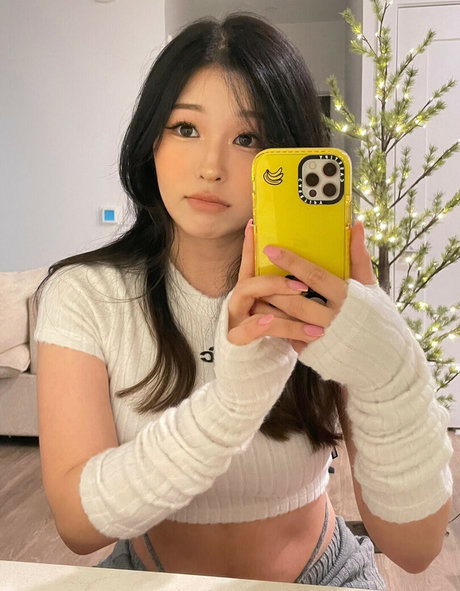 Kang Hee Yoon naked actress img