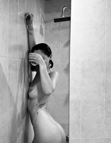 MakMary M naked actress photo