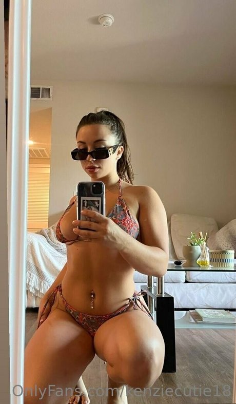 kenziecutie18 sex model picture