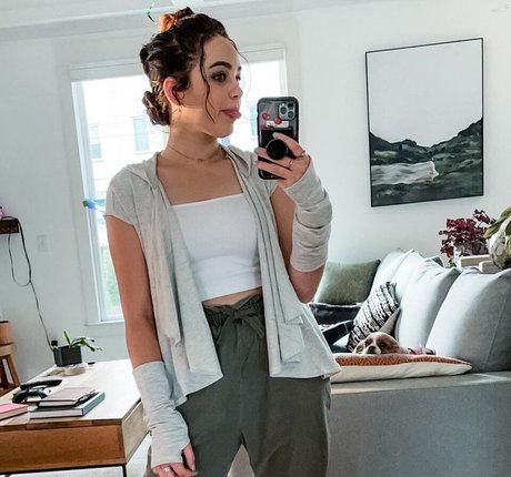Mary Mouser pornstar naked image