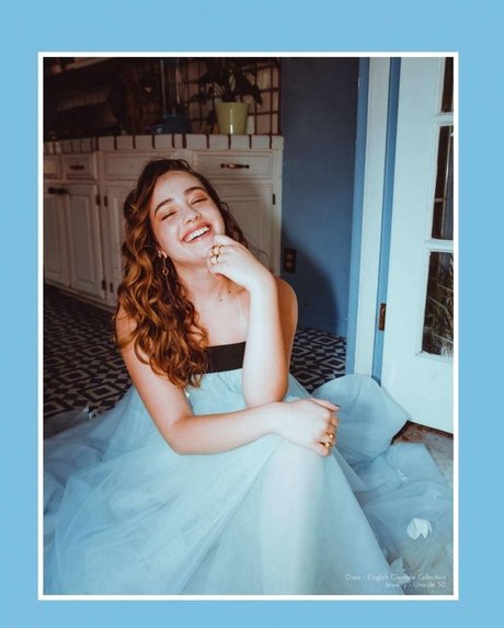 Mary Mouser profile image