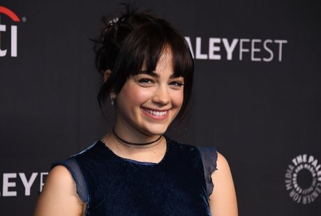 Mary Mouser model beautiful pic