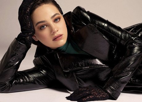 Mary Mouser model pictures