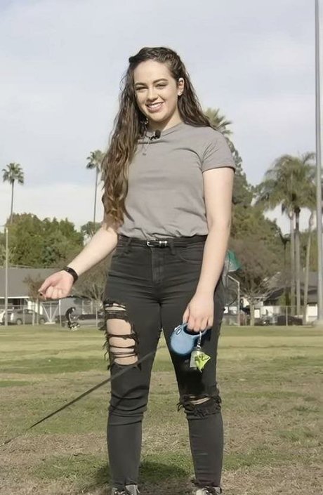 Mary Mouser naked star image