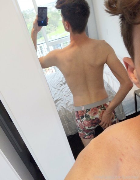 justmax star naked image