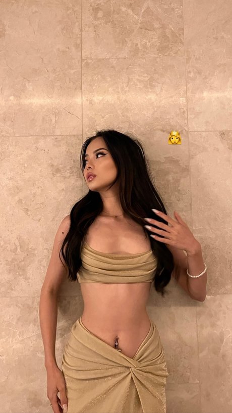 Mina Ash nudes actress photos