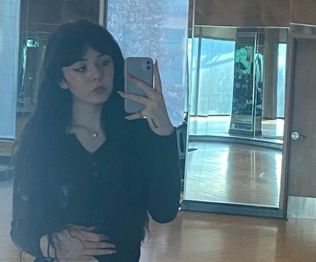 ezsy porn actress img