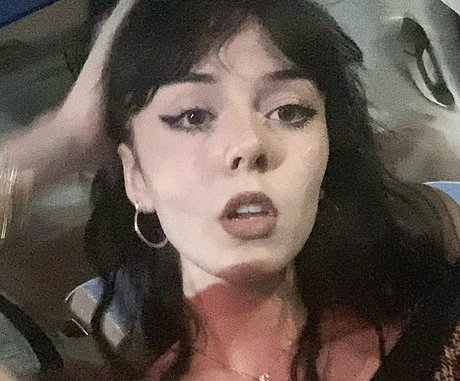 ezsy naked actress picture