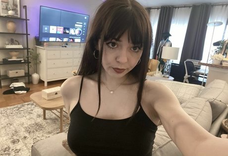 ezsy model sex galleries