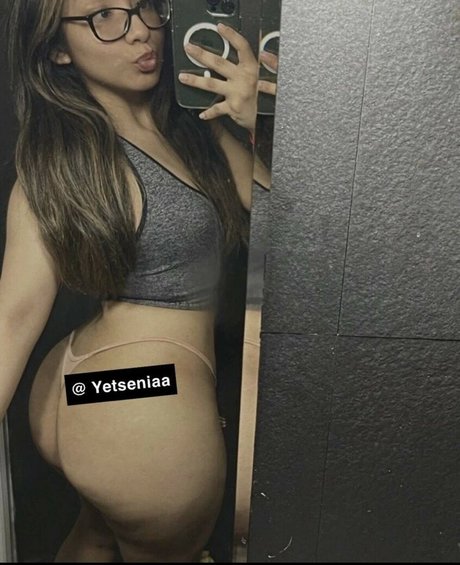 yetseniaa porn model img