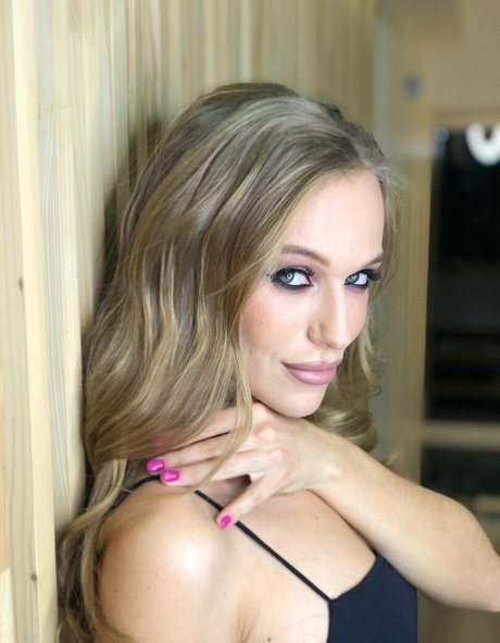 aislinxxxmodel nude model archive