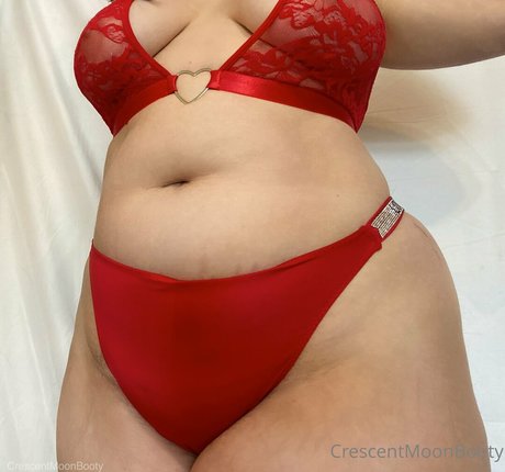 crescentmoonbooty beautiful model image