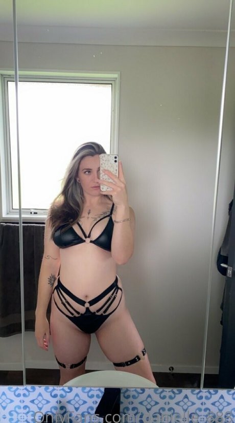 danielle 888 top profile image
