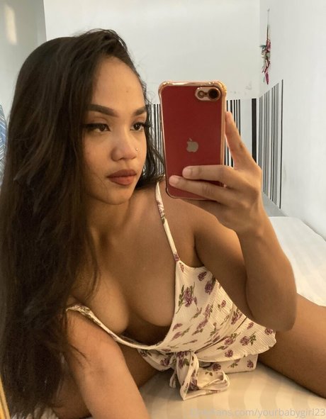 yourbabygirl23 naked model gallery