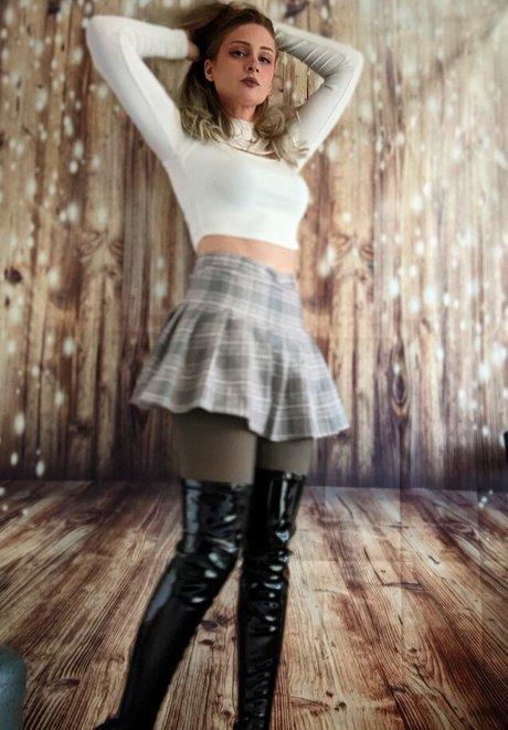 IceTokki model adult galleries