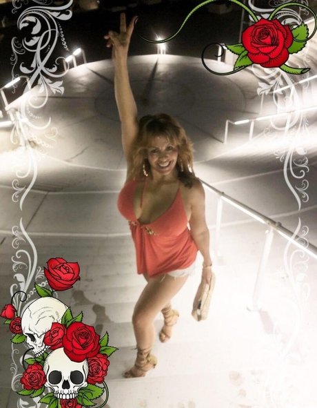 Mexymilf nude pornstar picture