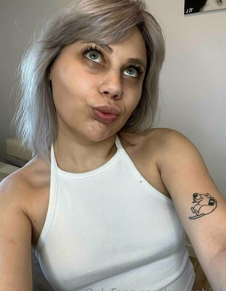 arianabird sex model img