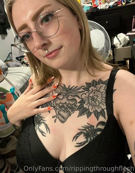 rippingthroughflesh naked model pics
