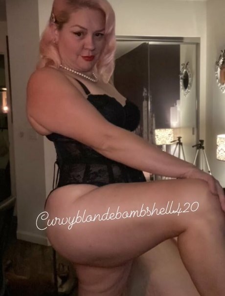 curvyblondebombshell420 model beautiful photos