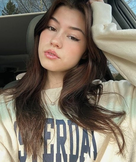 Ava Rose Beaune art actress pictures