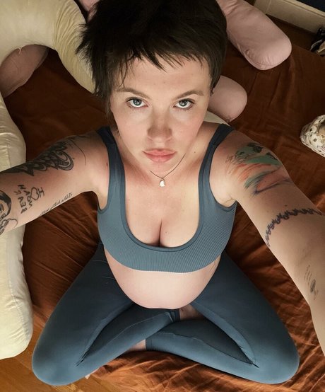 Ireland Baldwin nude actress pic