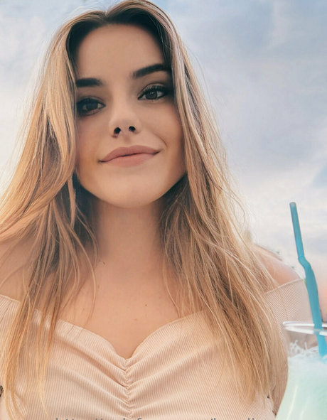 karolinaem free star porn photo