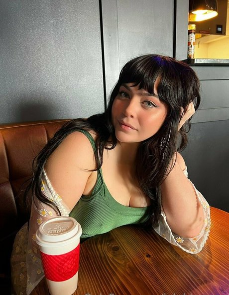 lolahbearxo model porn pictures
