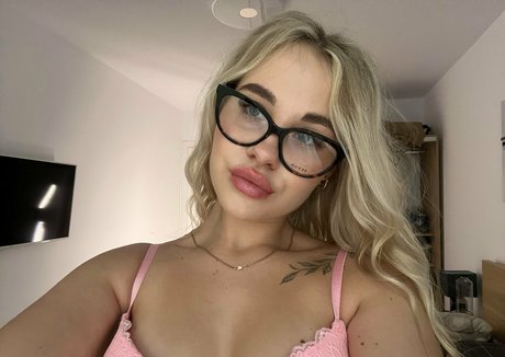heheh0 model naked images