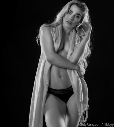 Lillbbyy model art archive