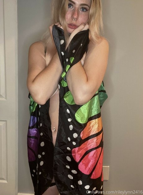 sarahlovesraving nudes pornstar image