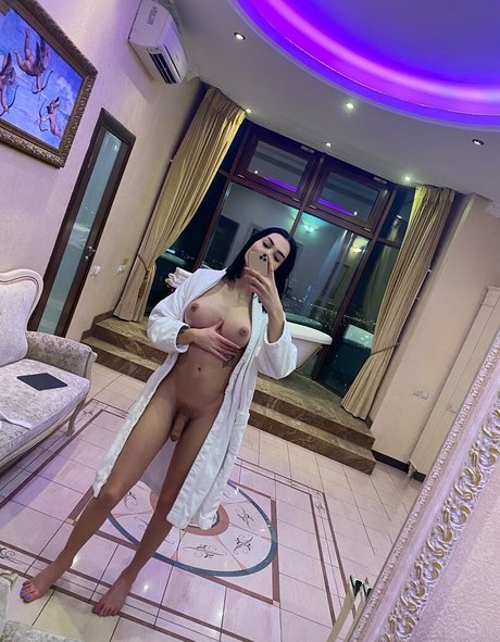 Iammery nude pornstar image