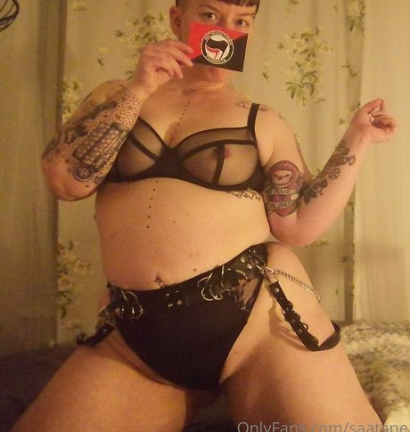 saatane exclusive model image