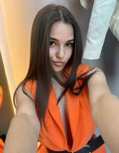 Chichigallon model hot pic