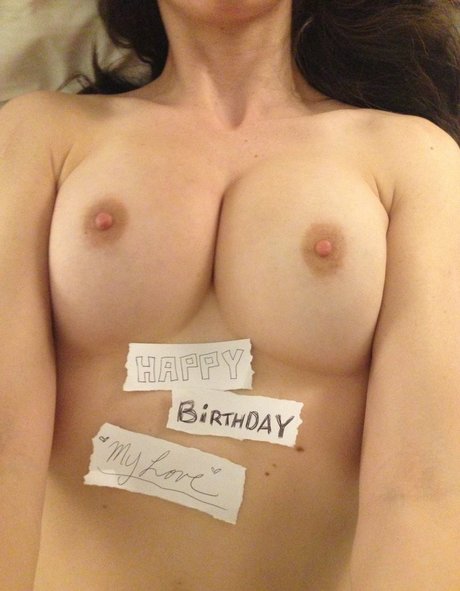 Alison Brie star nude photo