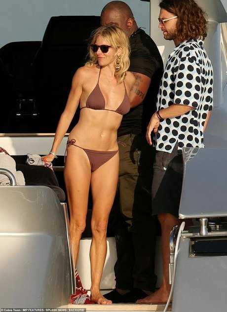 Sienna Miller star adult pictures
