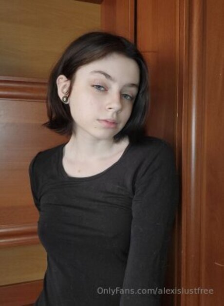 alexislustfree model pornographic images
