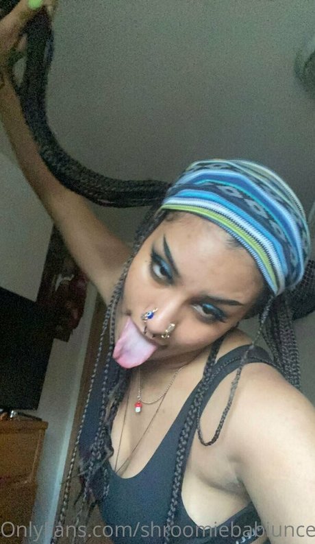 shroomiebabiuncensored model porn image