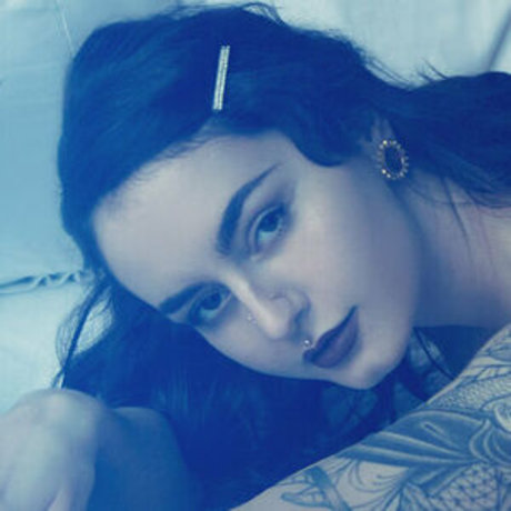 Ava Damore model top image