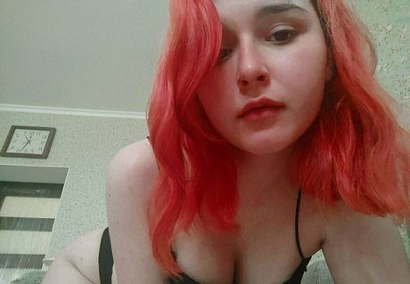 skarleeet hot star pics