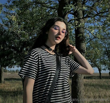 skarleeet model adult pic