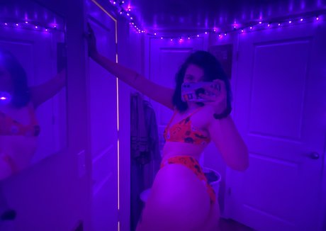 hereliesviolet star xxx photos