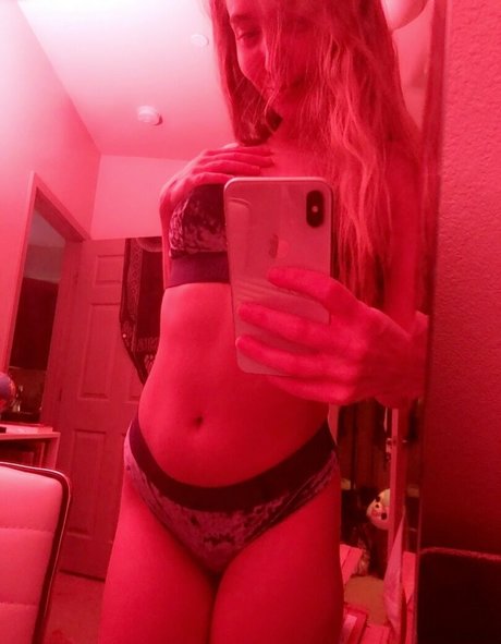 cuddlekink nude model picture