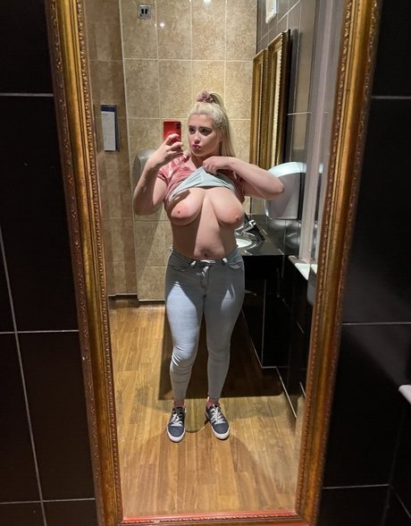 shiofficialxox porn model photo