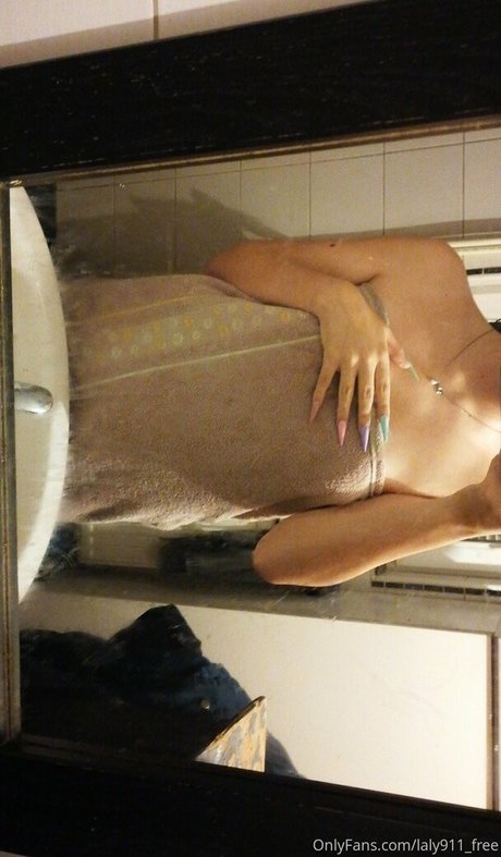 laly911 free naked star photo