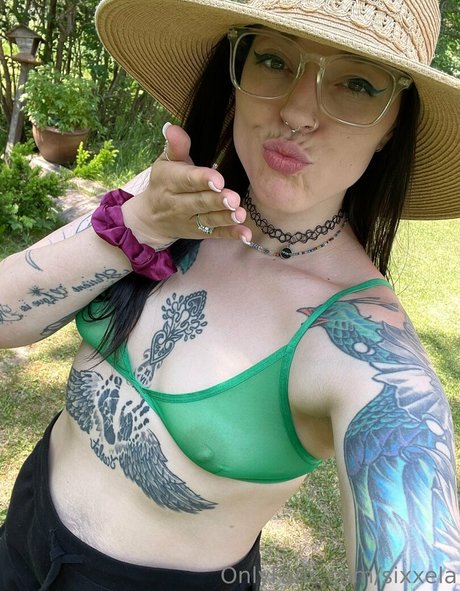 sixxela star adult pics