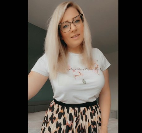 lottielushloves star adult img