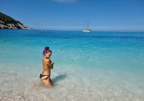 spicyrollersg erotic pornstar picture